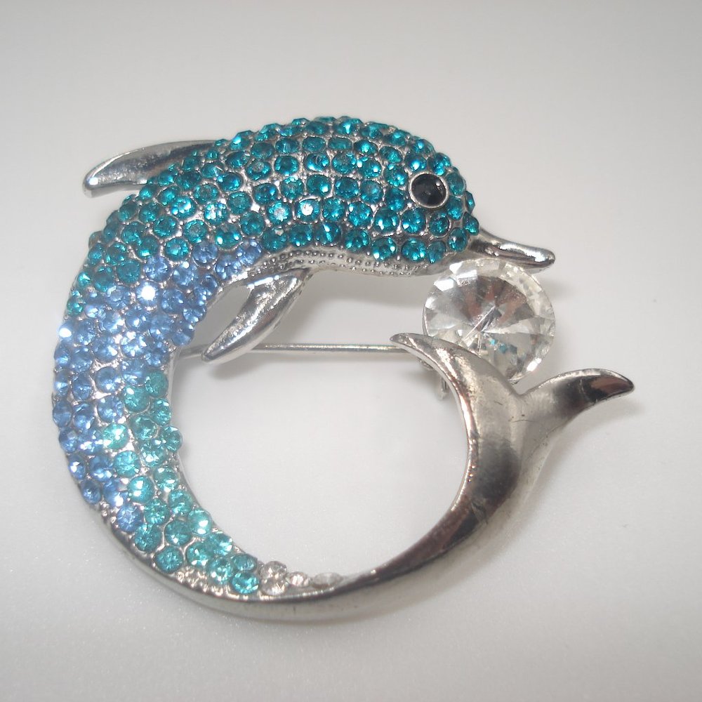 Unbranded NWOT Women's Dolphin Rhinestone Pin Blue